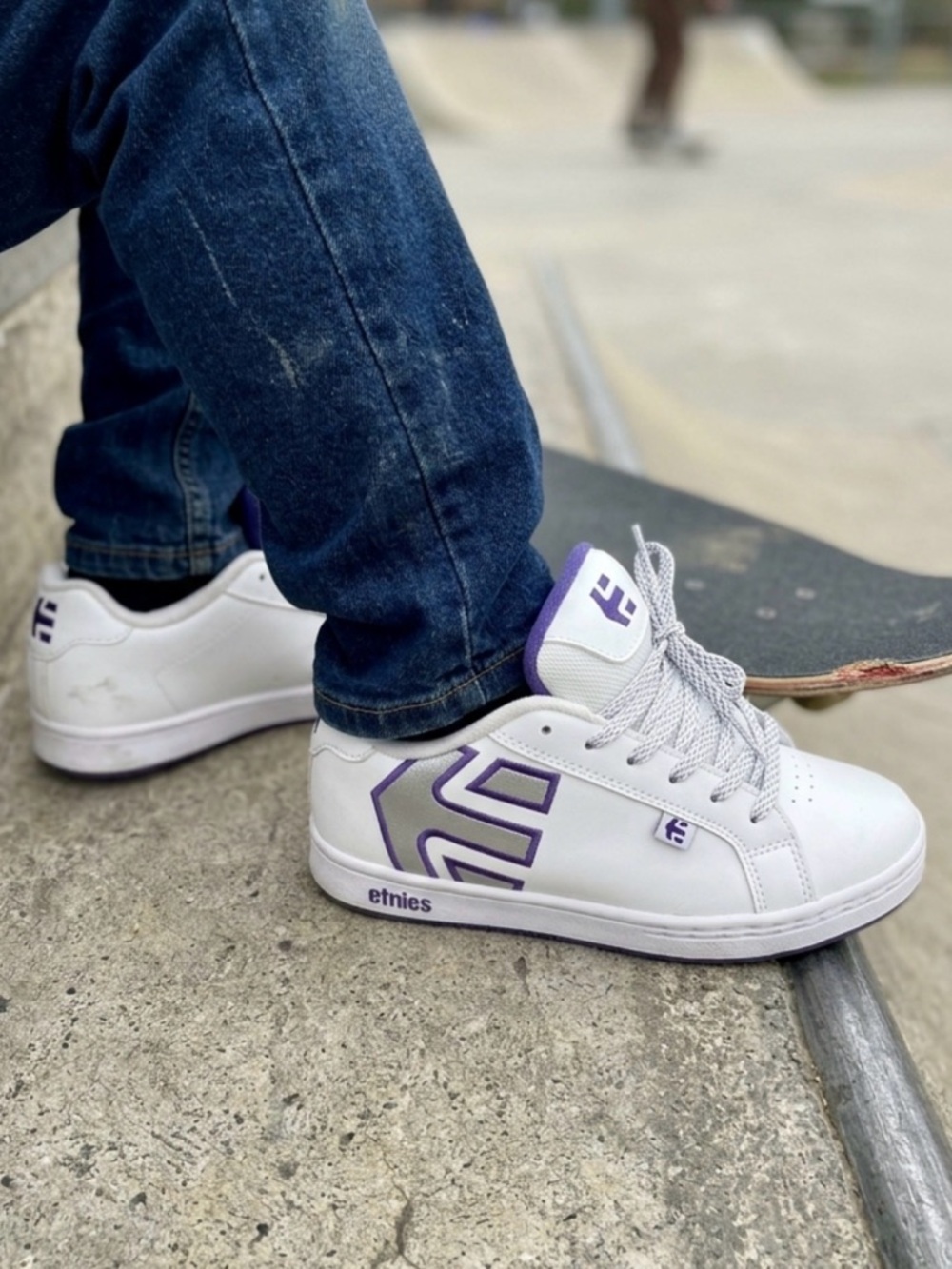 Etnies White Skate Sneakers with Purple Logo